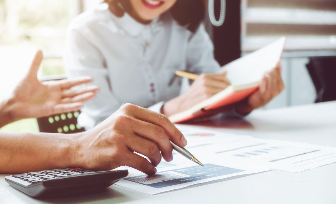 公司在年底前,如何做好税务规划,会计师的考量思路和建议。